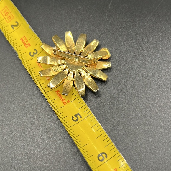 Vintage Weiss flower brooch with ladybug - Picture 4 of 5